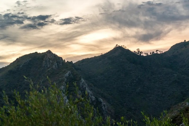 Hiking in the Margalla Hills - Islamabad - Pakistan - booked ai