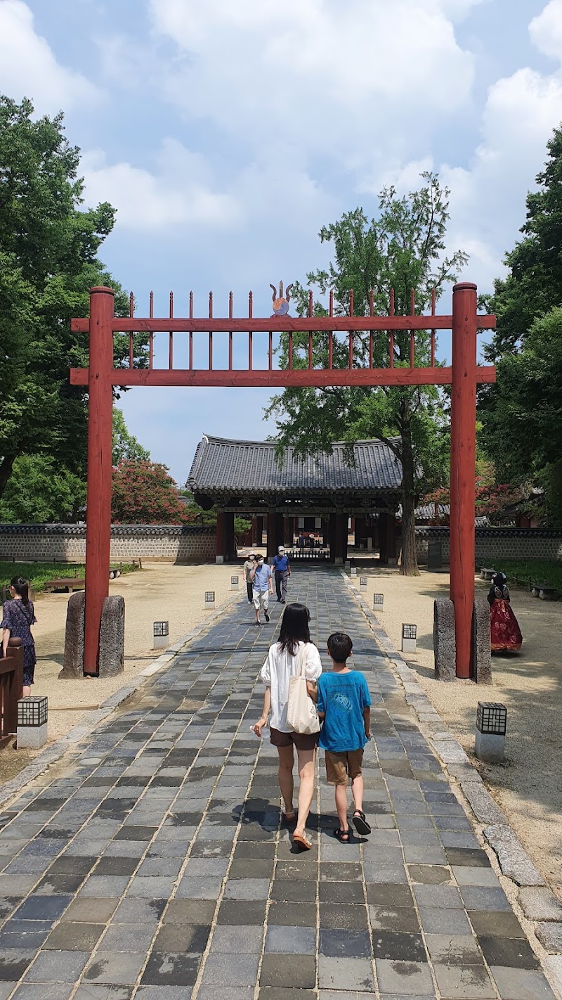 Visit Gyeonggijeon Shrine - Jeonju - South Korea - booked ai