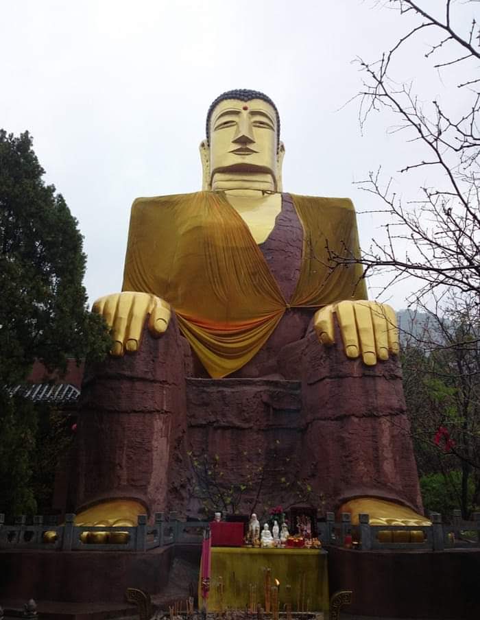Thousand Buddha Mountain (Qianfoshan) - Jinan - China - booked ai