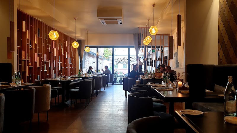 Dia - Kaunas - Lithuania - booked ai