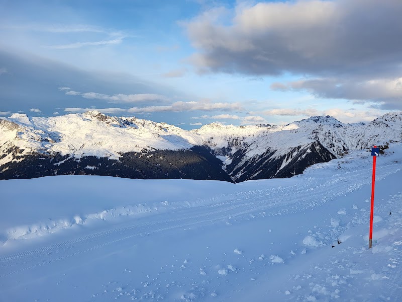 Skiing and Snowboarding at Parsenn - Davos - Switzerland - booked ai