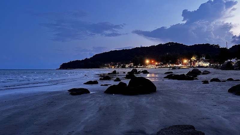 Visit Teluk Cempedak Beach - Kuantan - Malaysia - booked ai