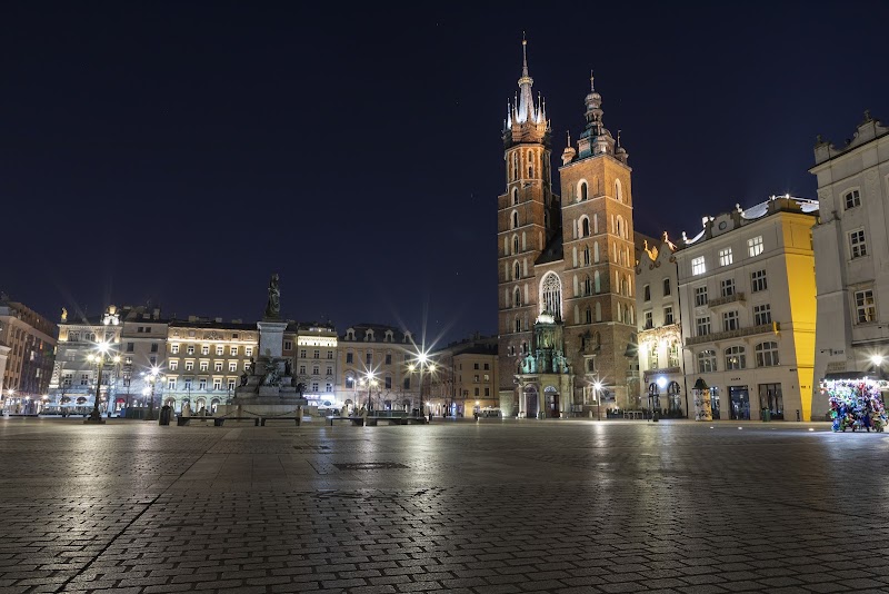 Discover the Historic Old Town and Main Market Square - Kraków - Poland - booked ai