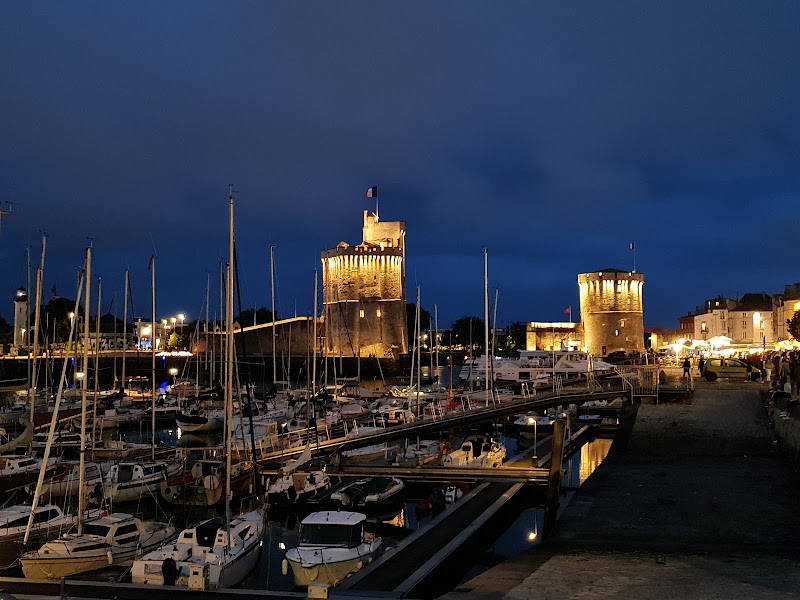 Explore the Old Port (Vieux Port) - La Rochelle - France - booked ai