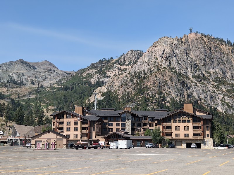 Skiing and Snowboarding at Heavenly Mountain Resort - Olympic Valley - United States - booked ai