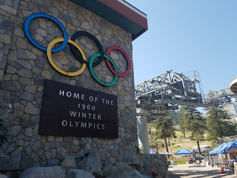 Skiing and Snowboarding at Heavenly Mountain Resort - Olympic Valley - United States - booked ai