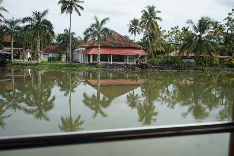 Explore Vembanad Lake - Kumarakom - India - booked ai