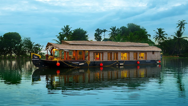 Explore Vembanad Lake - Kumarakom - India - booked ai