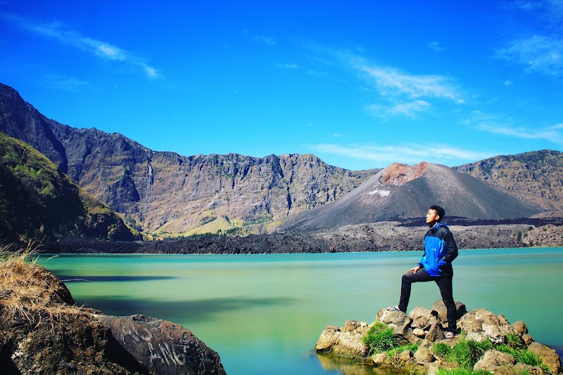 Hiking Mount Rinjani - Lombok - Indonesia - booked ai