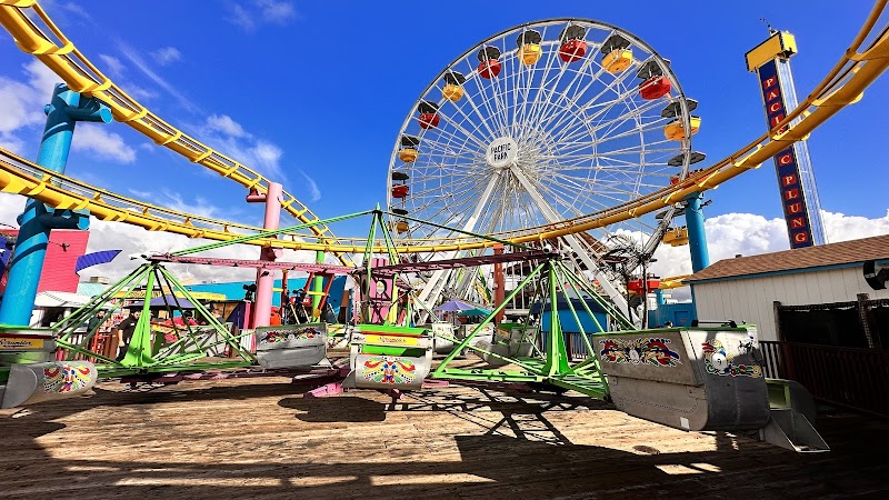 Stroll along the Santa Monica Pier and Beach - Santa Monica - United States - booked ai