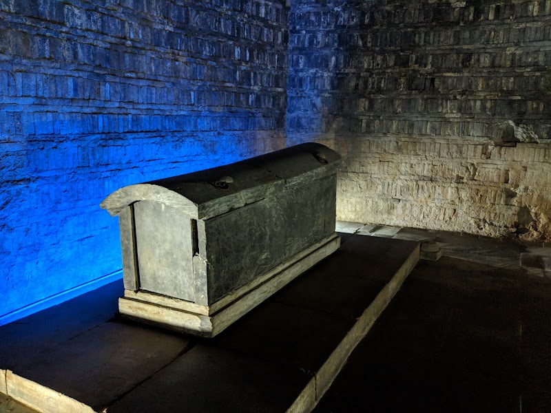 Luoyang Museum - Luoyang - China - booked ai