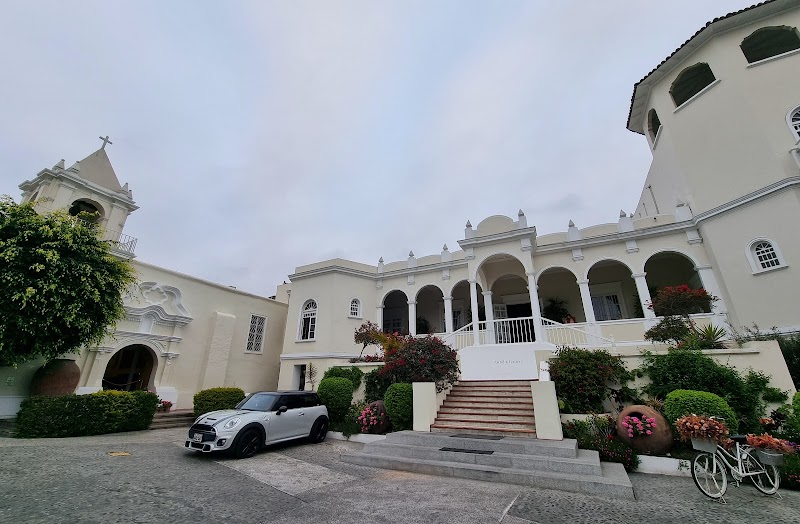 Astrid y Gastón - San Isidro - Peru - booked ai