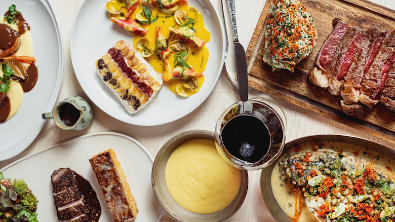 Astrid y Gastón - San Isidro - Peru - booked ai