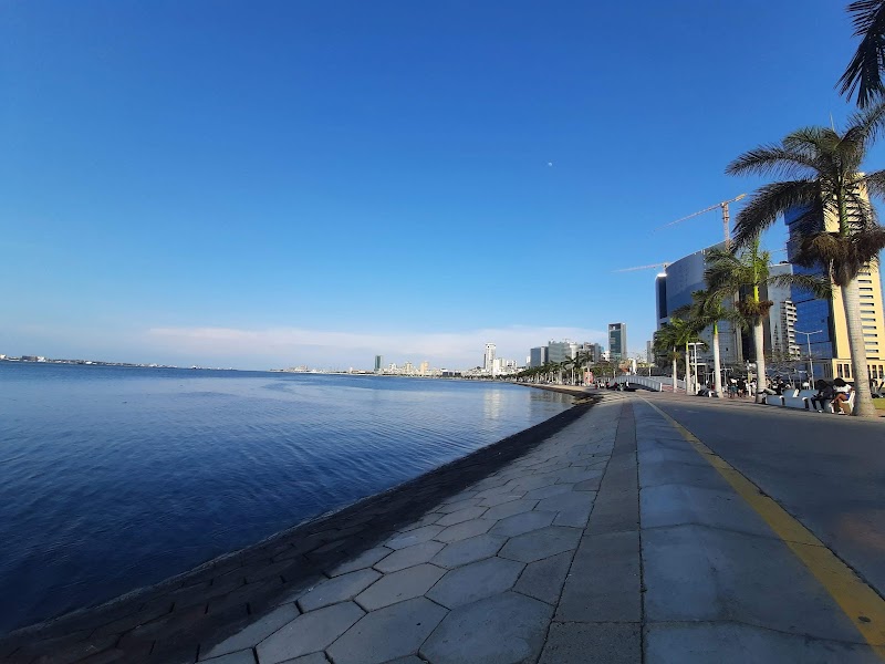 Stroll along the Marginal (Avenida 4 de Fevereiro) - Luanda - Angola - booked ai