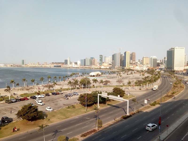 Stroll along the Marginal (Avenida 4 de Fevereiro) - Luanda - Angola - booked ai