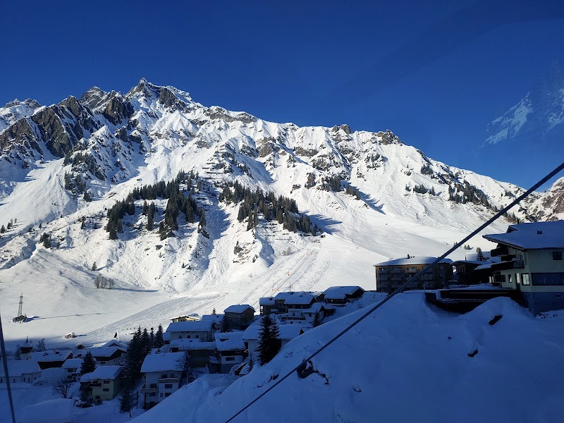 Skiing and Snowboarding at Arlberg Ski Area - Sankt Anton am Arlberg - Austria - booked ai