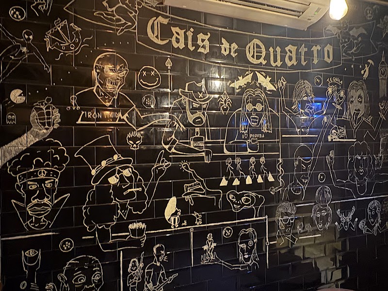 Cais de Quatro - Lisboa - Portugal - booked ai