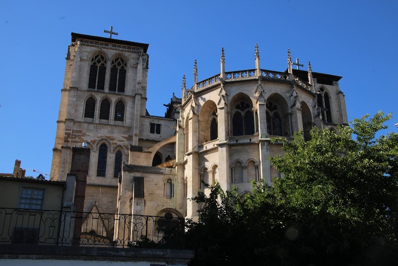 Explore Vieux Lyon (Old Lyon) - Lyon - France - booked ai