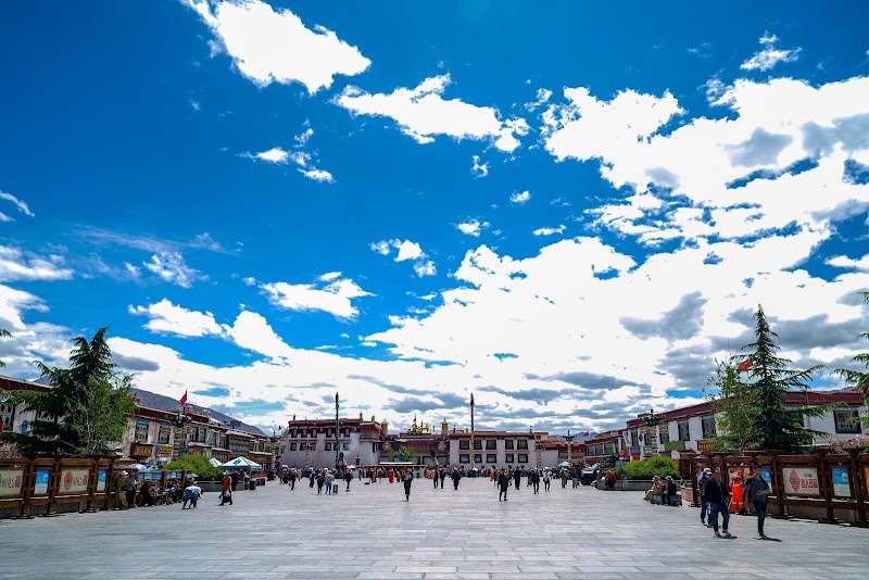 Walk around Barkhor Street - Lhasa - China - booked ai