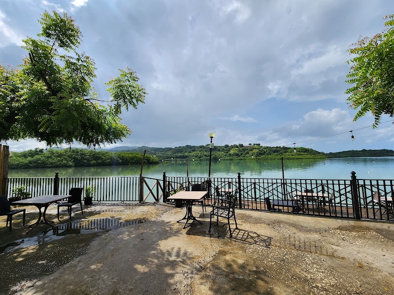 Mike's Seaside Restaurant - Sandy Bay - Jamaica - booked ai