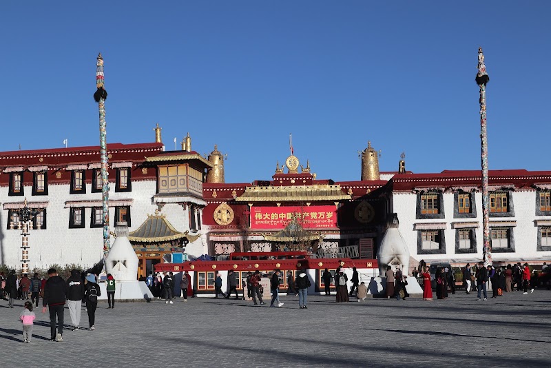 Explore Jokhang Temple - Lhasa - China - booked ai