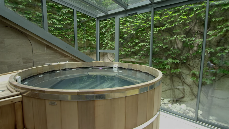 Cour des Loges - Lyon - France - booked ai