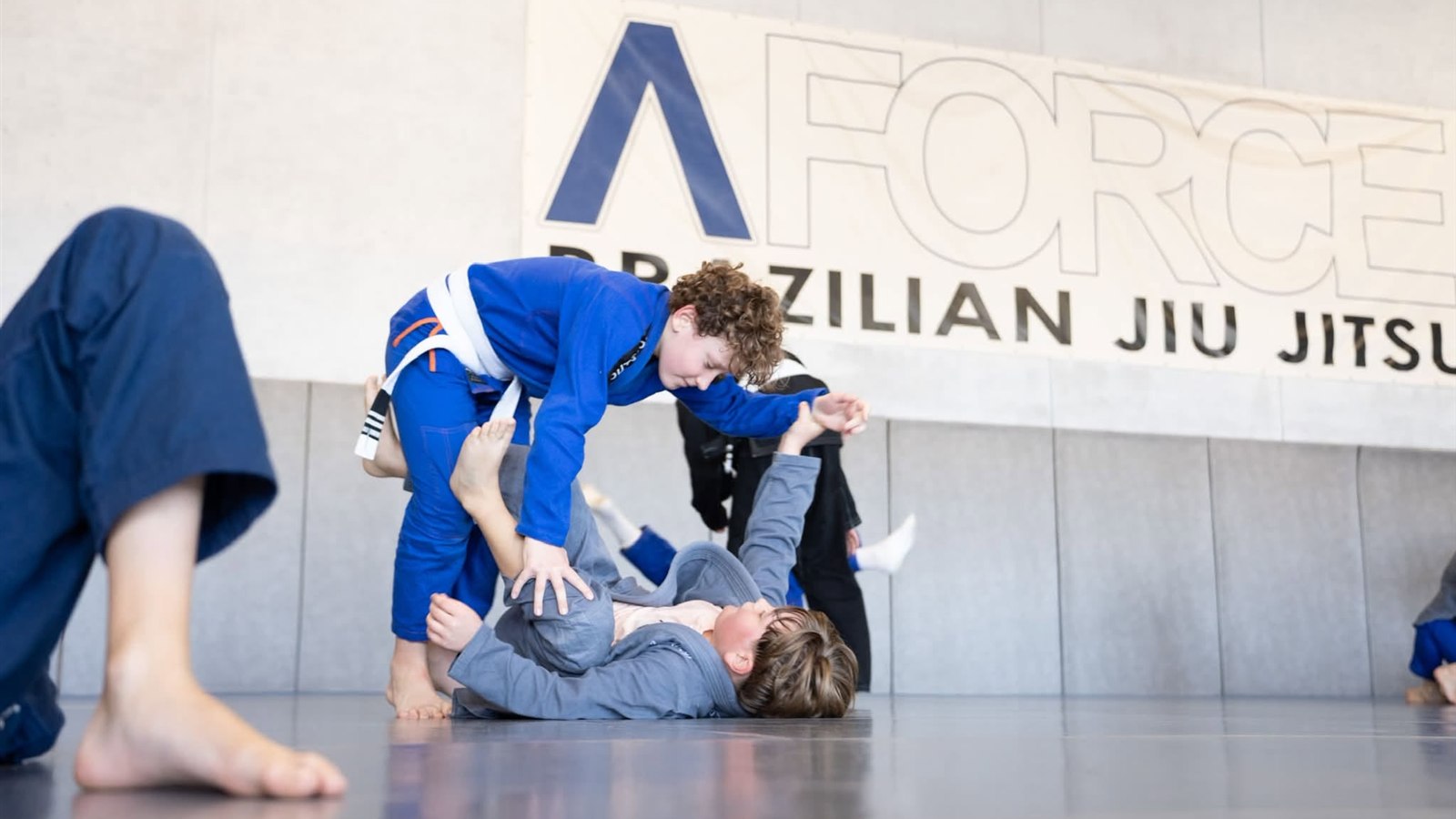 11–14 metų vaikų jiu-jitsu grupė