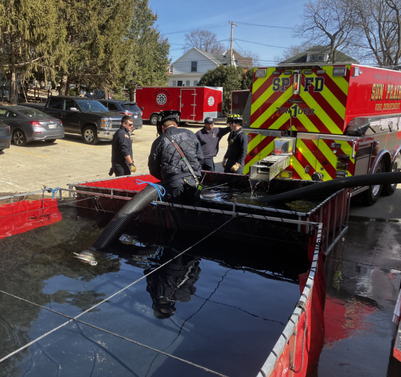 An image of a Monona fire department rescue squad vehicle.