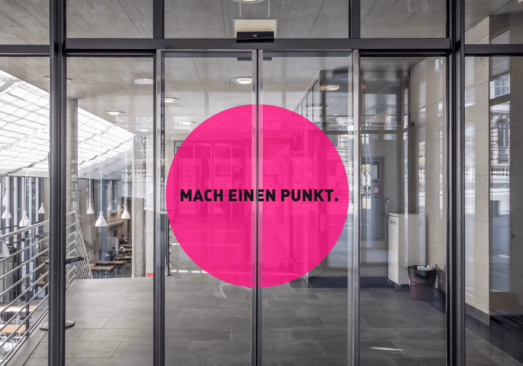 ETH pinkiger Kleber auf Schiebetür – Werbeagentur Zürich
