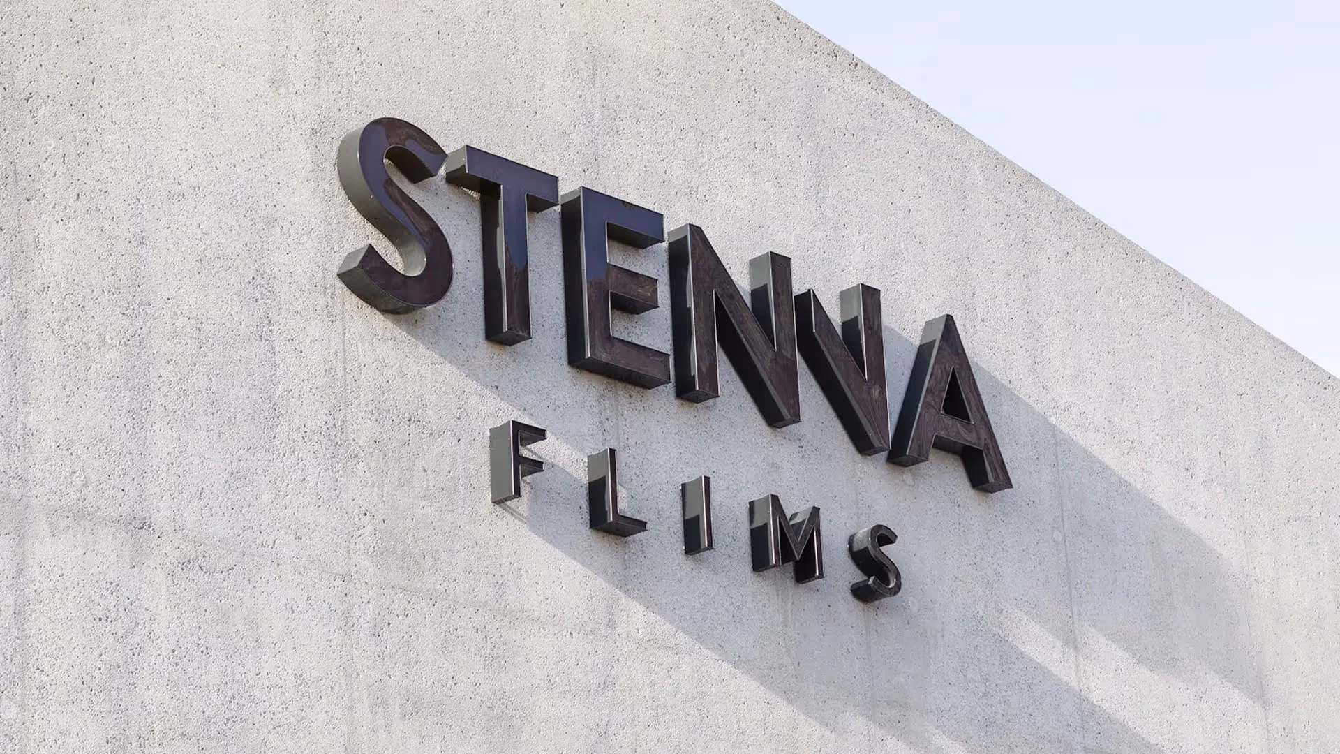 Stenna Flims Beschriftung auf der Wand – Marketing Agentur