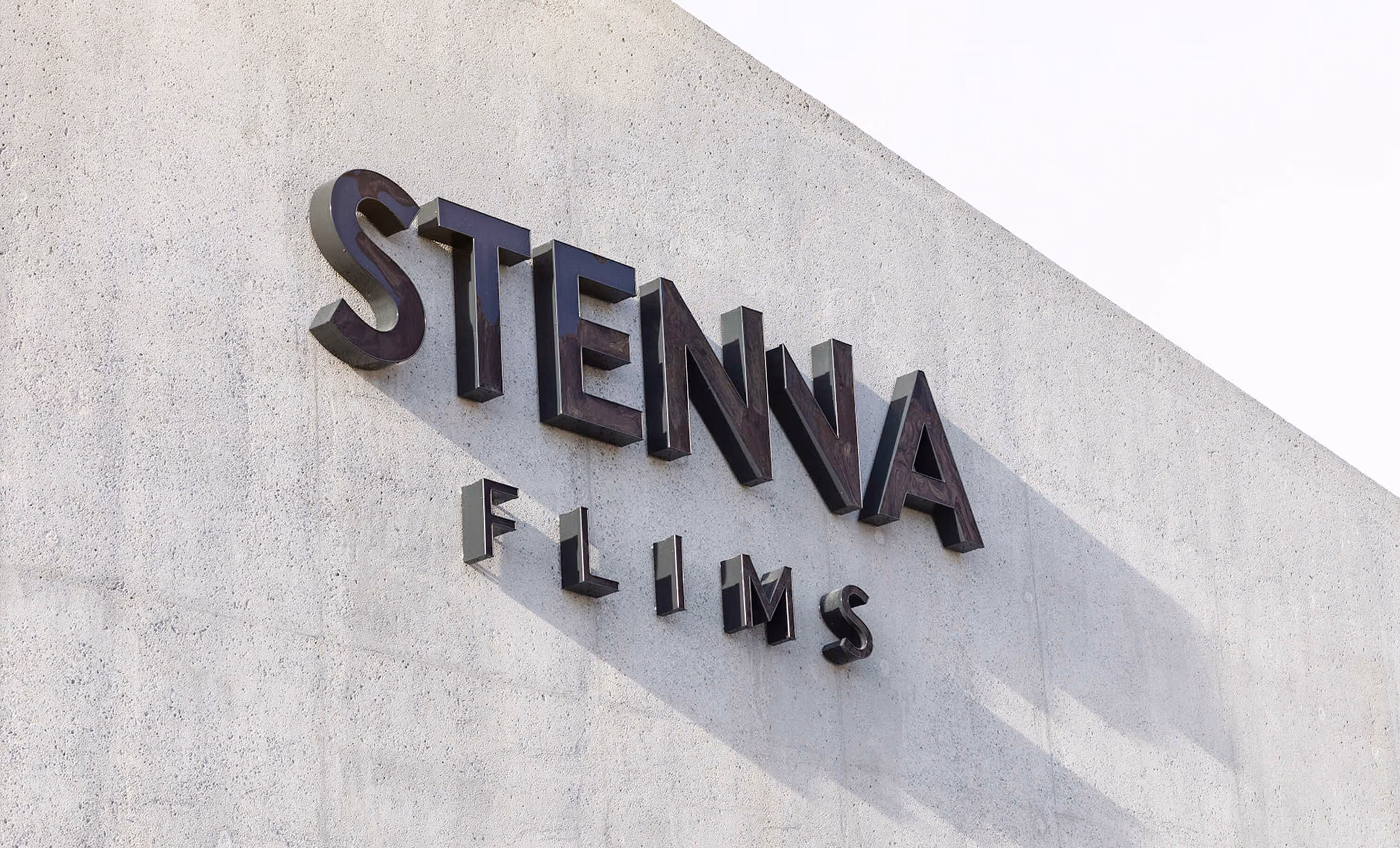 Stenna Flims Wandbeschriftung quer – Werbeagentur Zürich