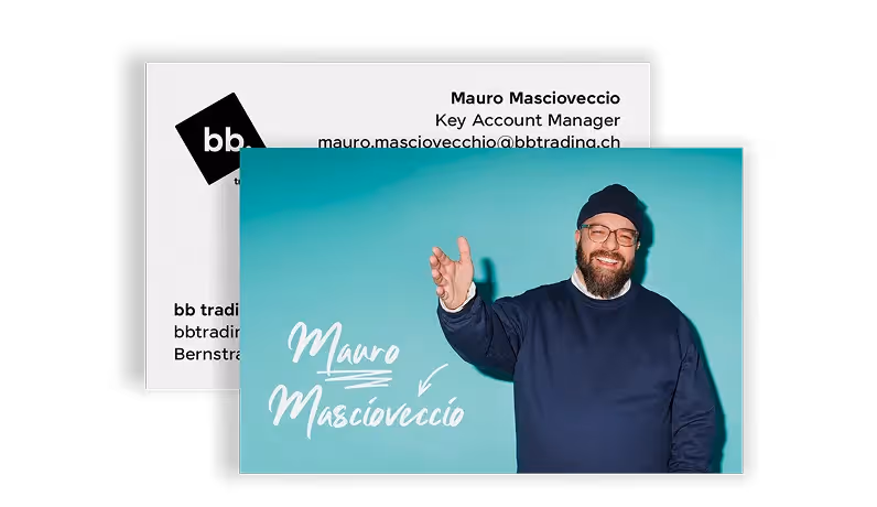 Visitenkarte von Mauro Masciovecchio mit Foto auf türkisfarbenem Hintergrund und Kontaktdaten als Key Account Manager bei bb trading.
