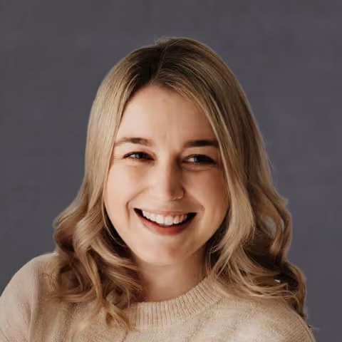 Aimee Headshot
