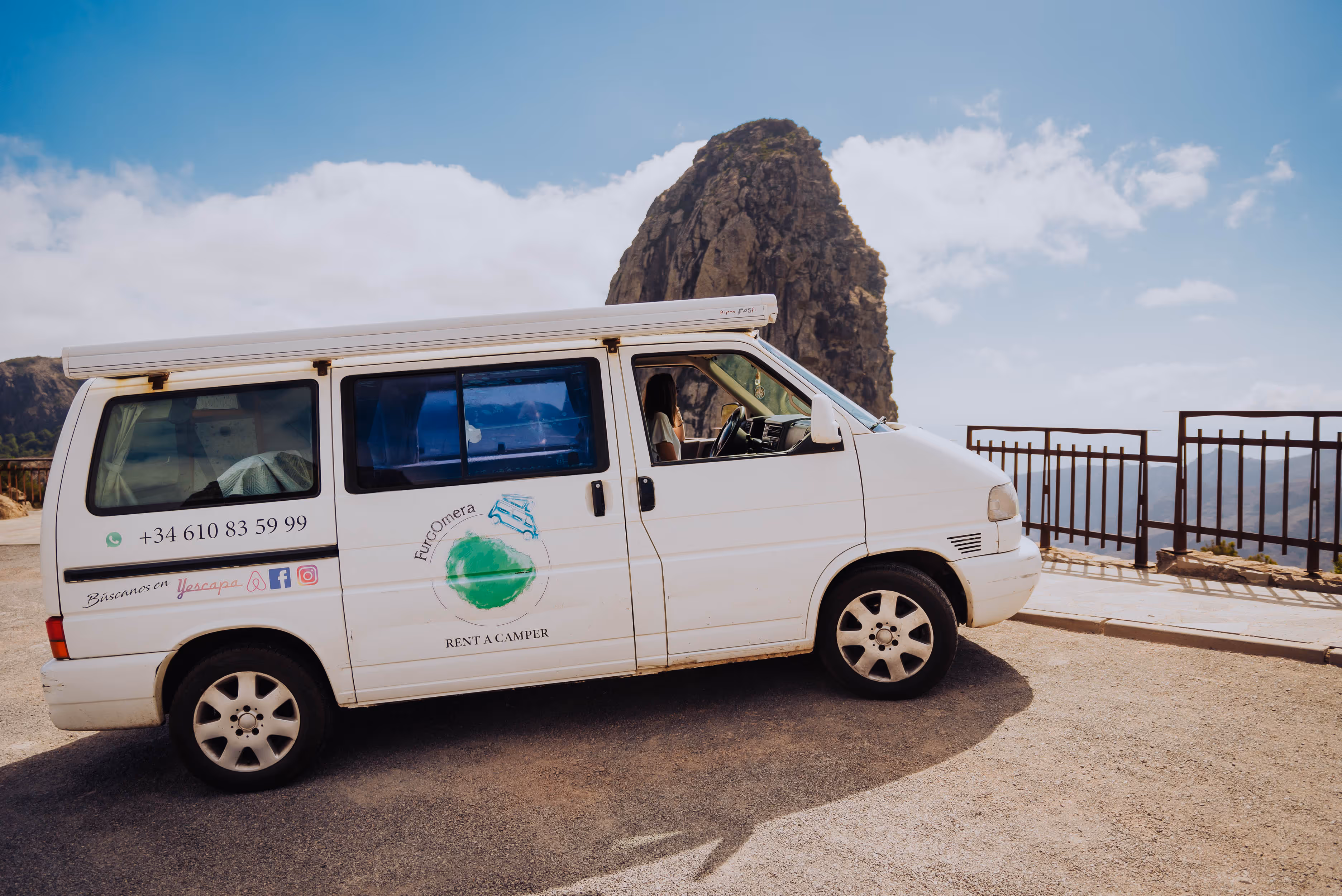 Camper Agana aparcada en un mirador en La Gomera