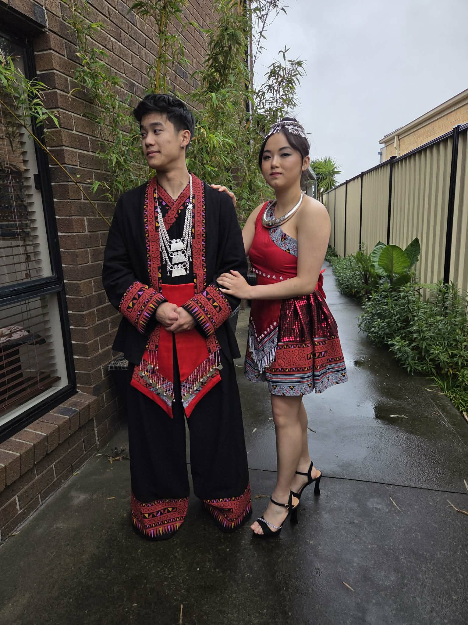 VANG: Between Threads. A Community Reflection.