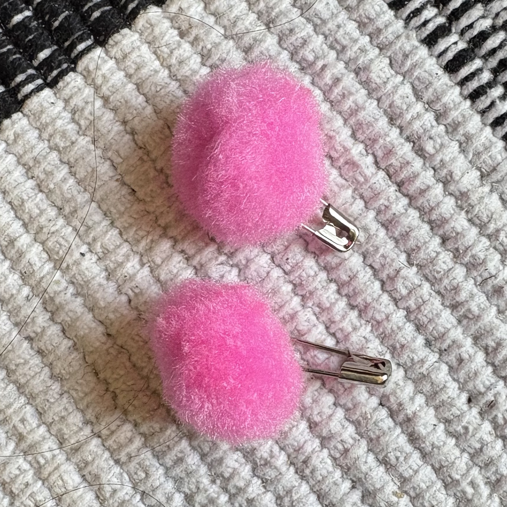 pom pom pins