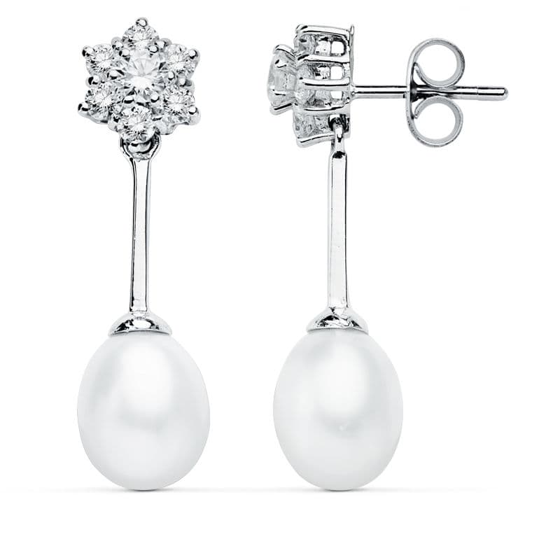 Six-petal flower pearl earrings: 9 kt white gold