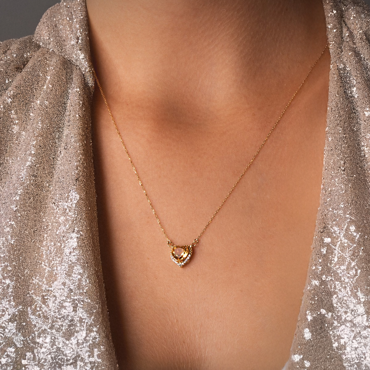 Heart-shaped citrine necklace: 18 kt yellow gold