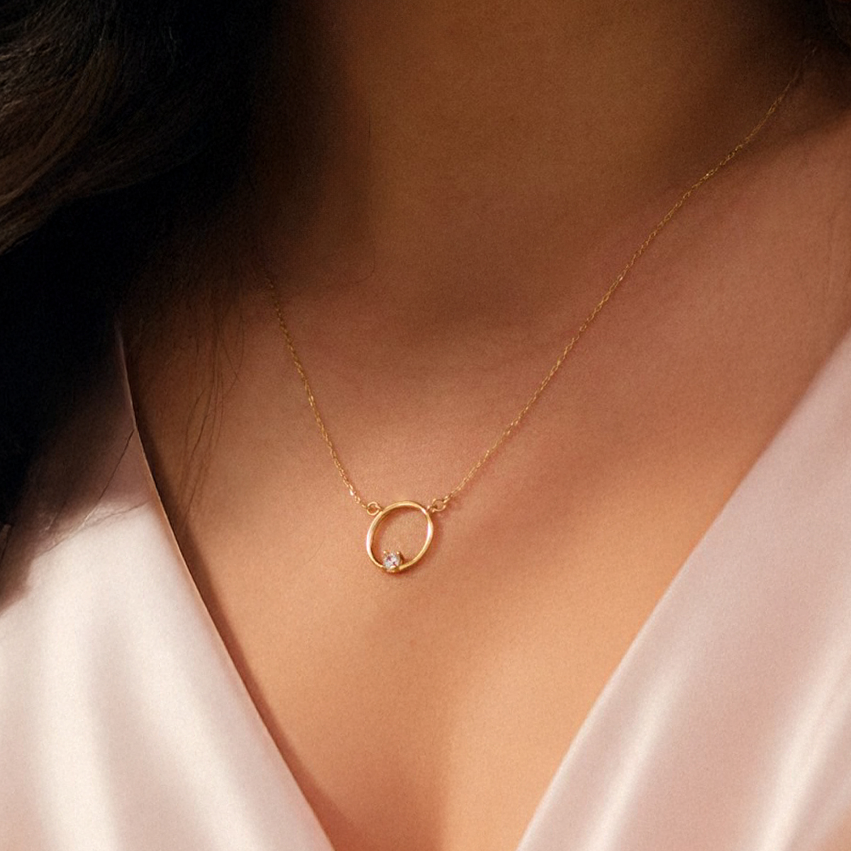 Circle necklace: 18 kt yellow gold