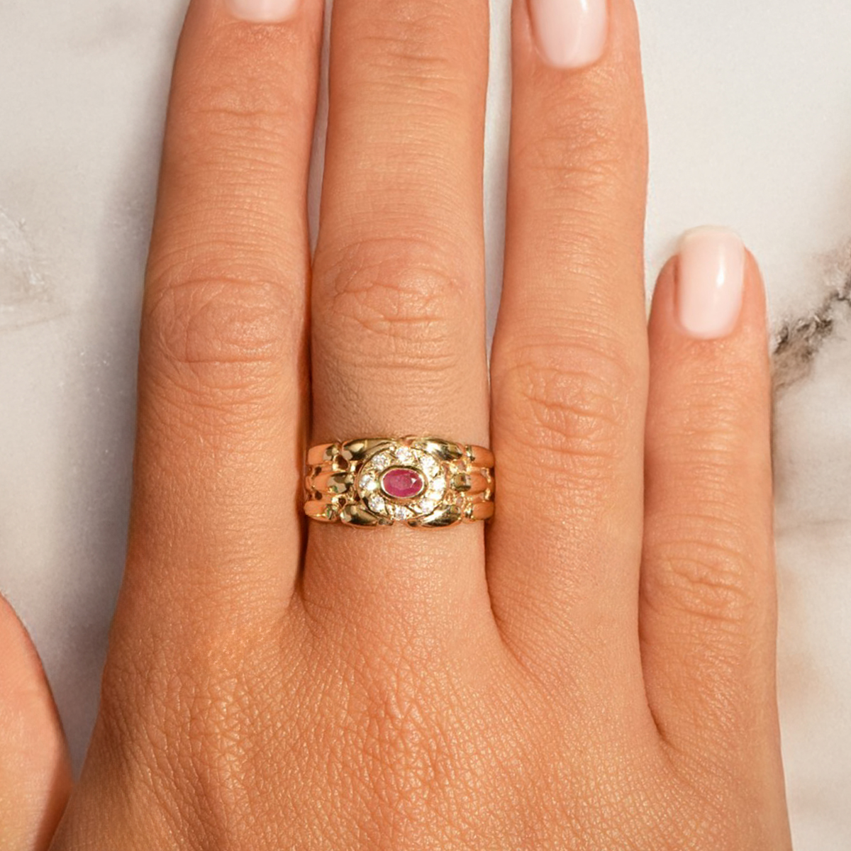 Panter ruby ring: 18 kt yellow gold with zirconias