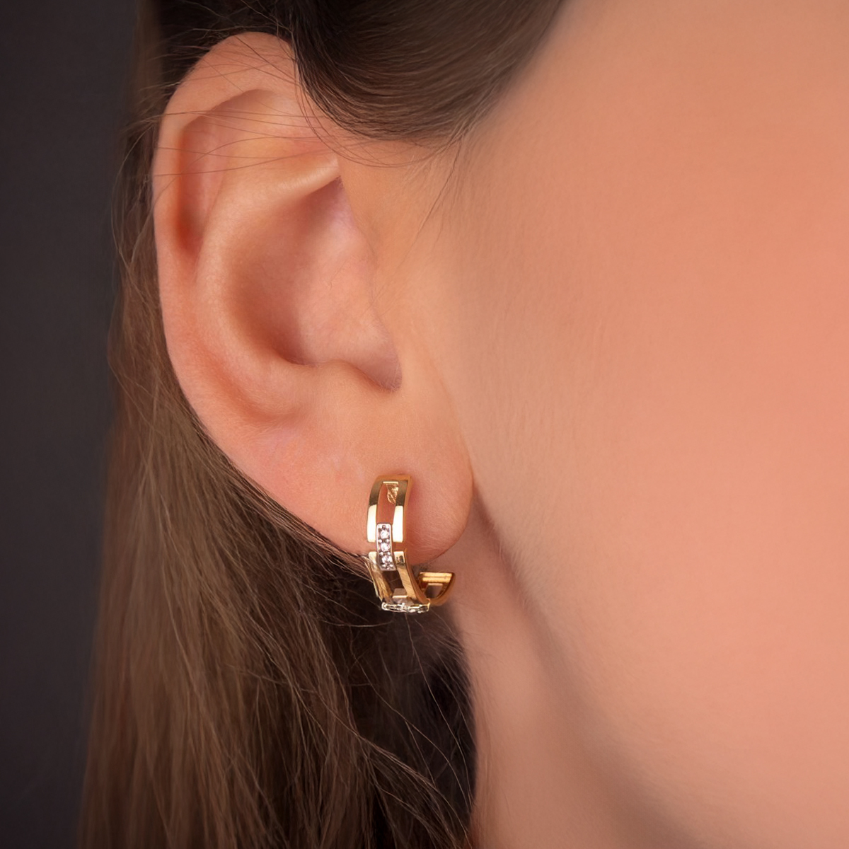 Medium hoop earrings: 18 kt bicolor gold with zirconias
