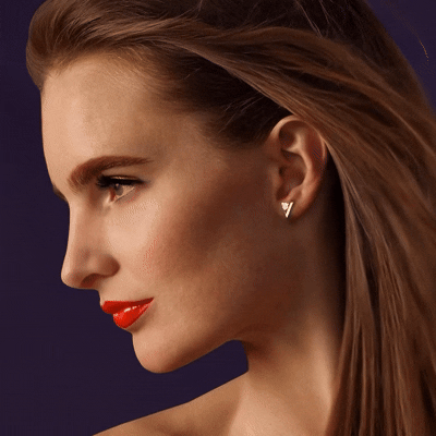 V earrings: yellow gold with 0.5ct solitaire diamond