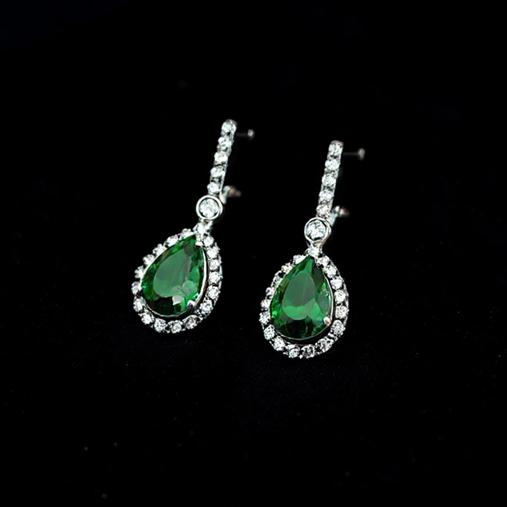 Scarlett dangle green earrings: 18 kt white gold with zirconias
