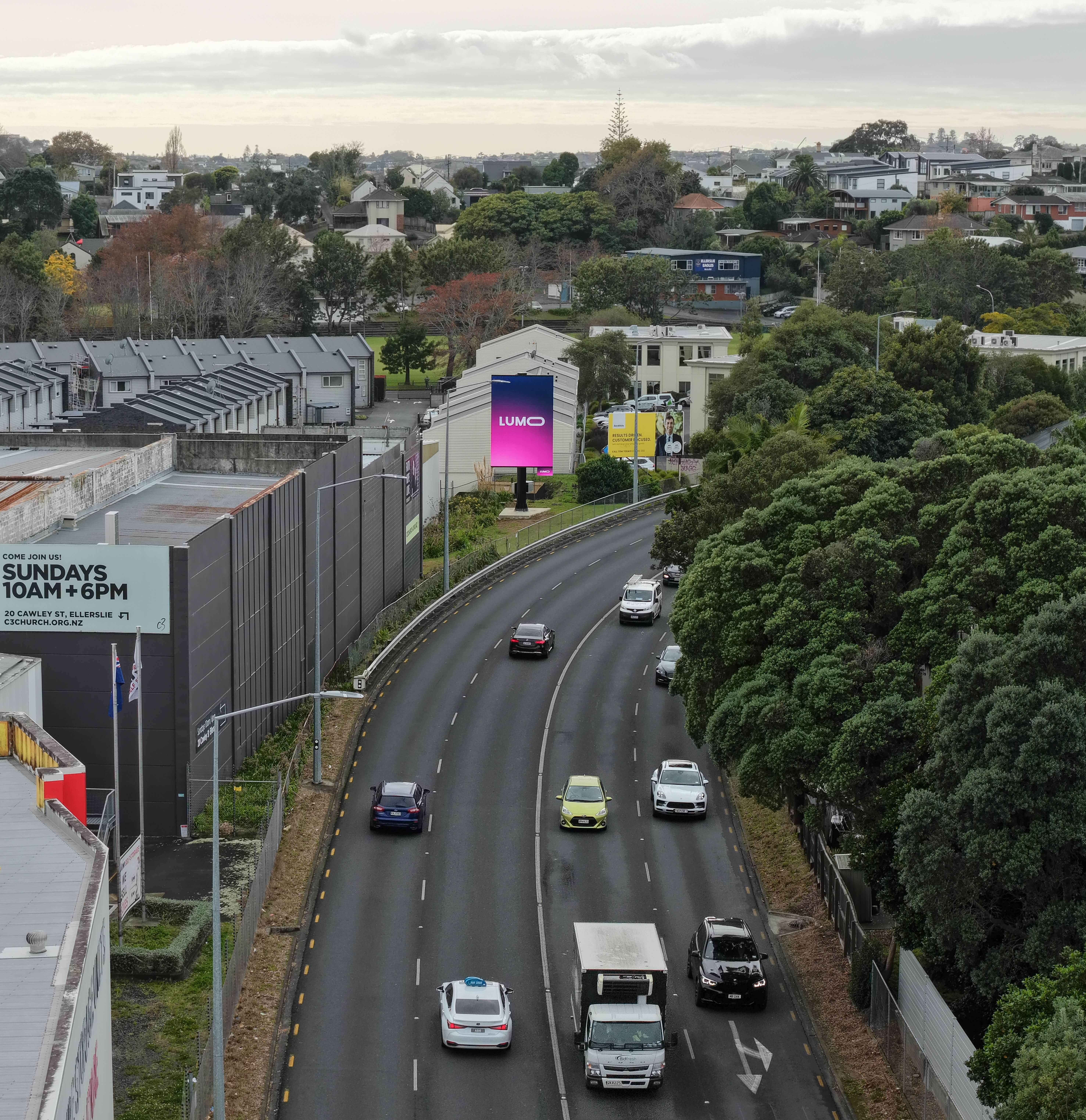 LUMO Digital Billboard, LUMO Ellerslie Out, 4x6m, Potrait, Digital Billboard