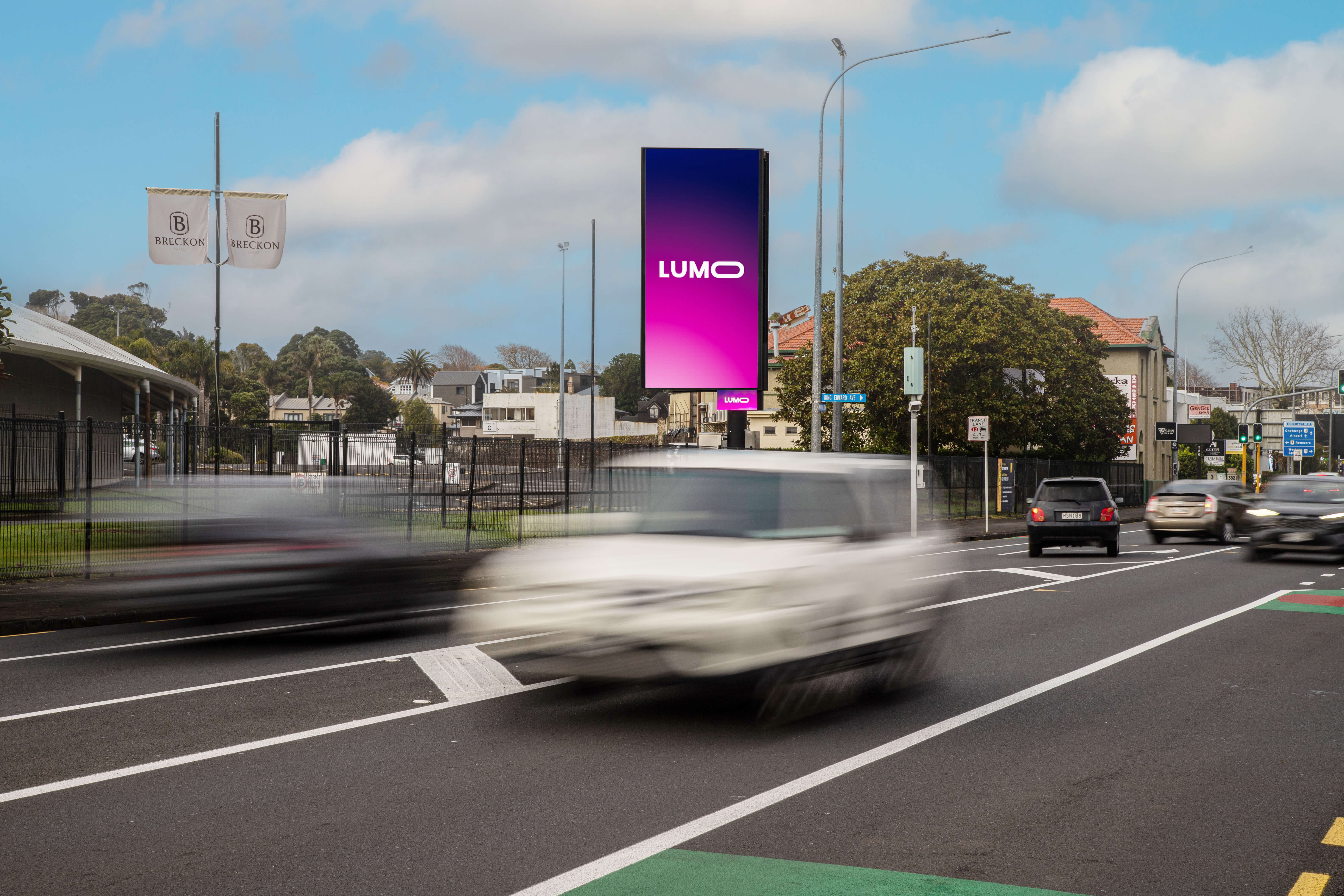 LUMO Digital Billboard, LUMO Epsom Out, 6x3m, Digital Billboard Screen, Potrait