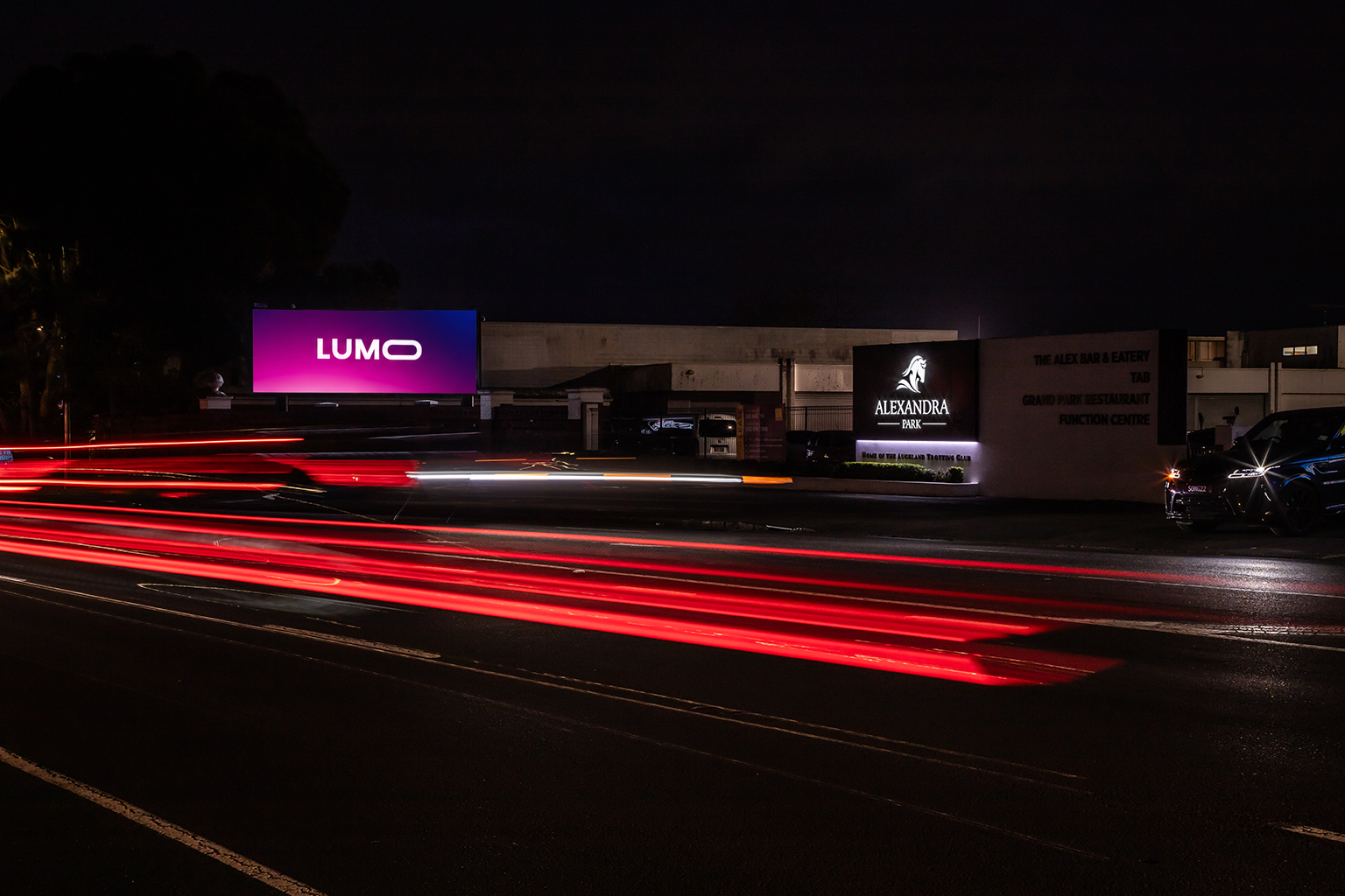 LUMO Digital Outdoor, LUMO Alexandra Park, LUMO Alexandra Park In, Digital Billboard, 9x3, Curved Screen