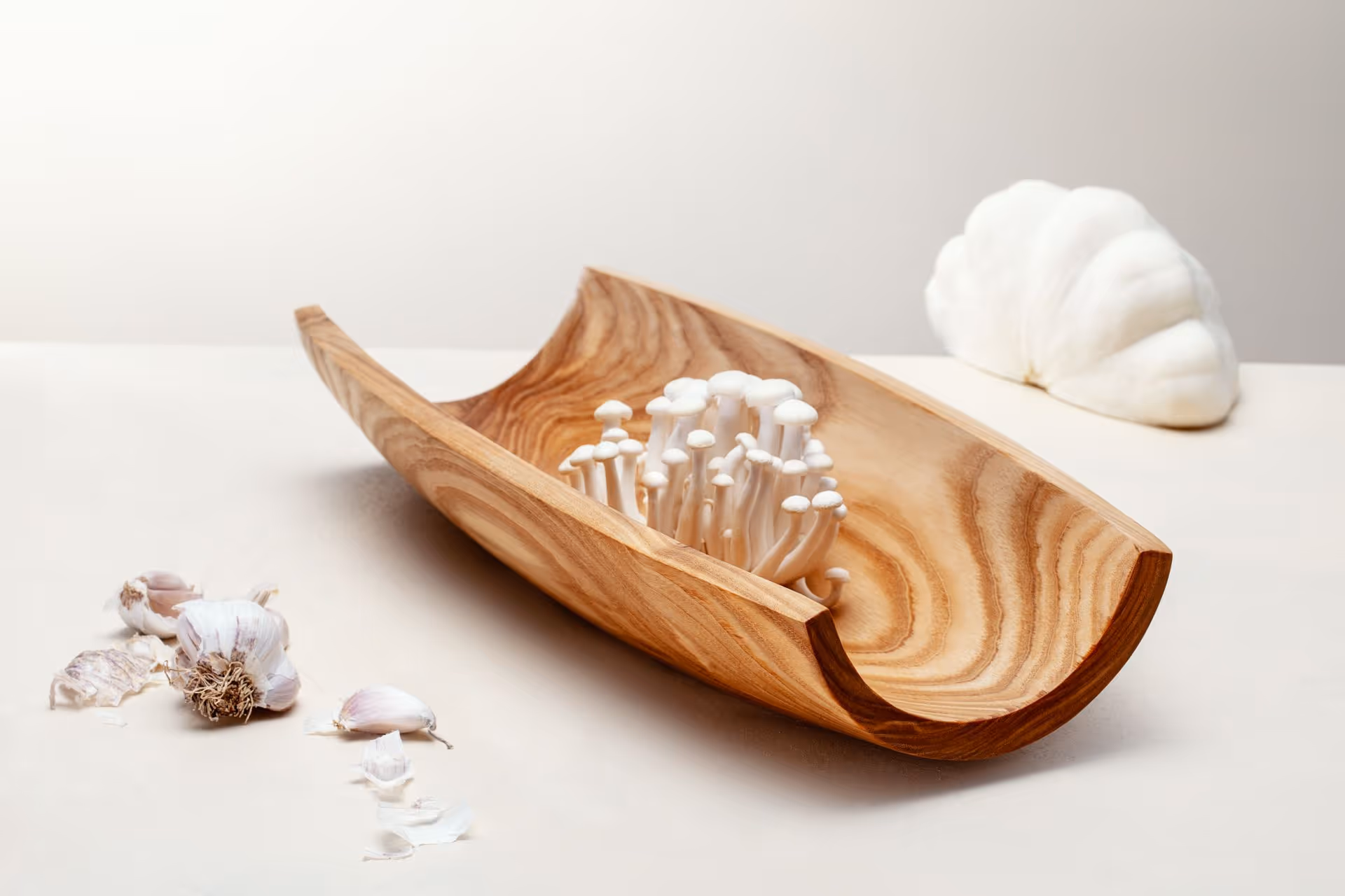 Vrull bleached ash bowl styled in a Scandinavian interior by Anonymia