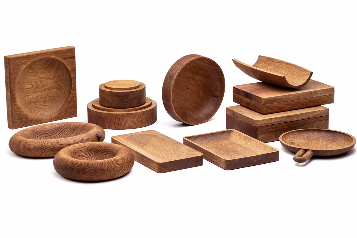 Glagk sandblasted oak box with lid by Anonymia, detail shot