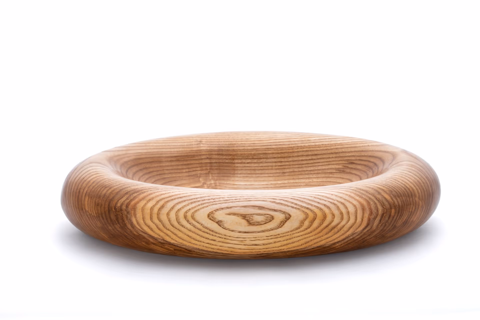 Sandblasted oak Swits pedestal tray with handle by Anonymia