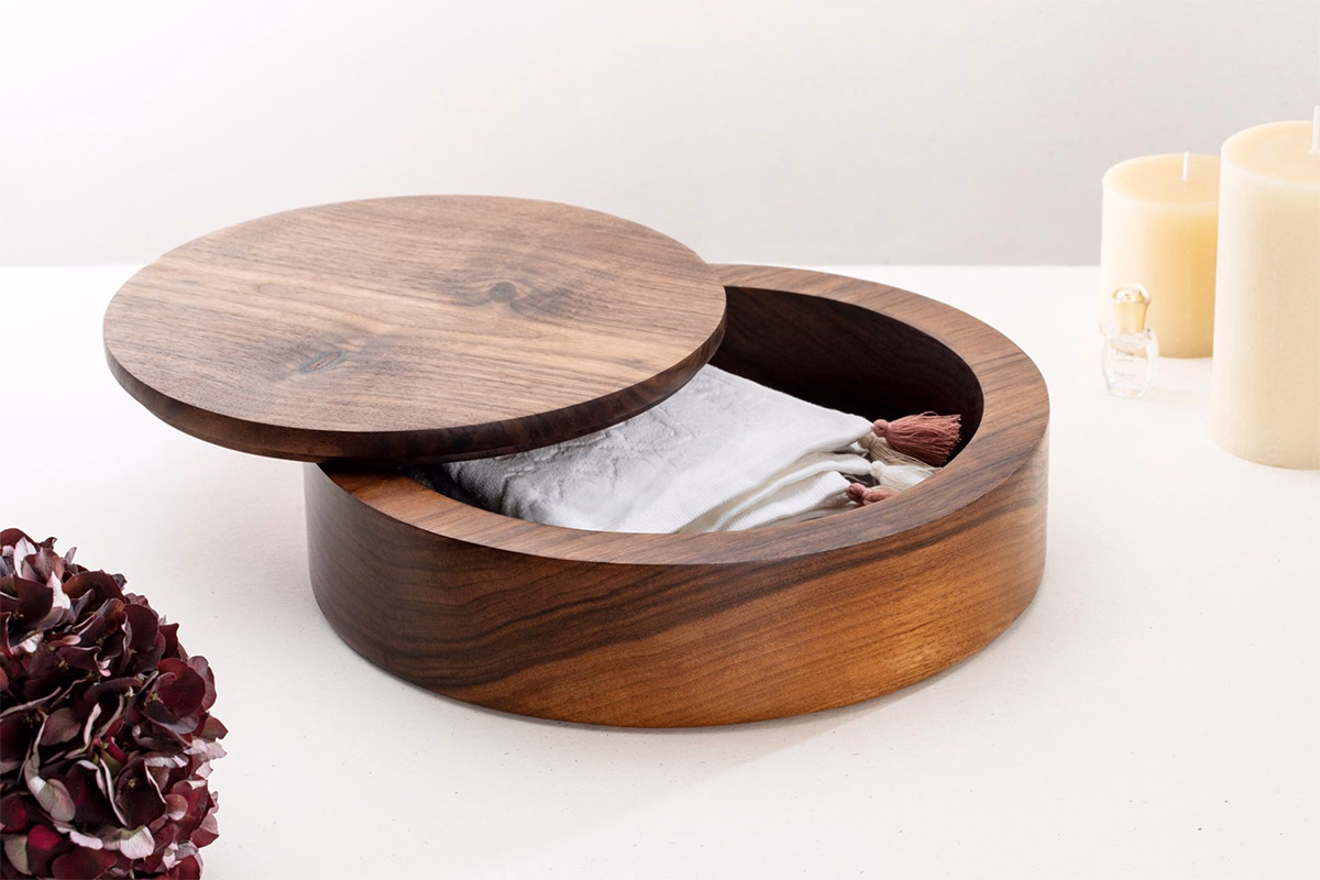 Yakisugi Swits wooden piece, Anonymia